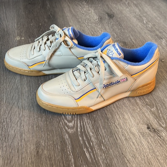 Never Worn Men’s Classic Reebok Sneaker - Size 9 - Picture 3 of 5